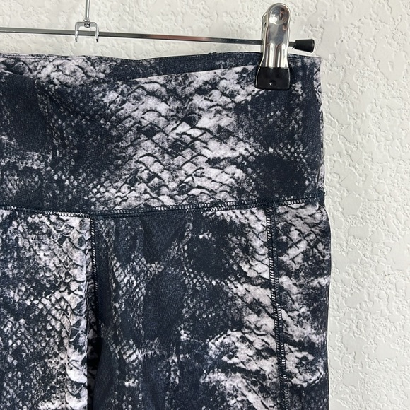 French Connection FCUK Python Snake Biker Pocket Shorts - Picture 2 of 6